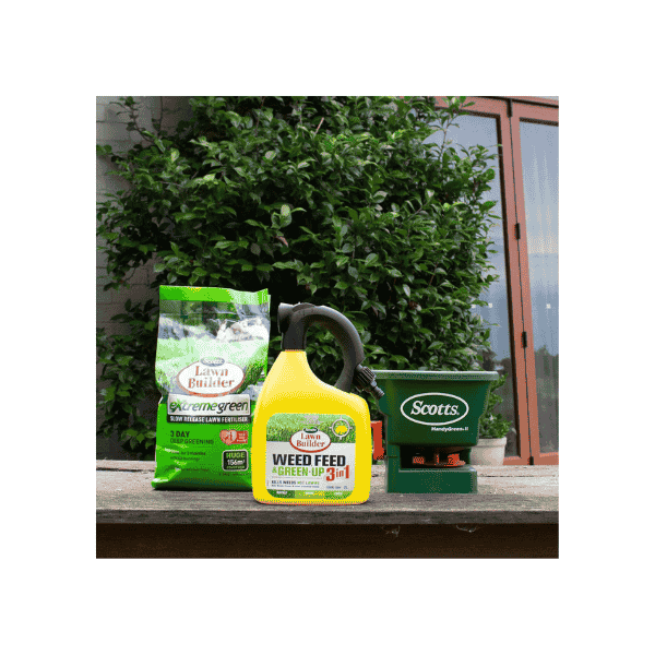 Scotts Lawn Builder 2L Fast Greening Weed & Feed Lawn Fertiliser for Healthier Grass